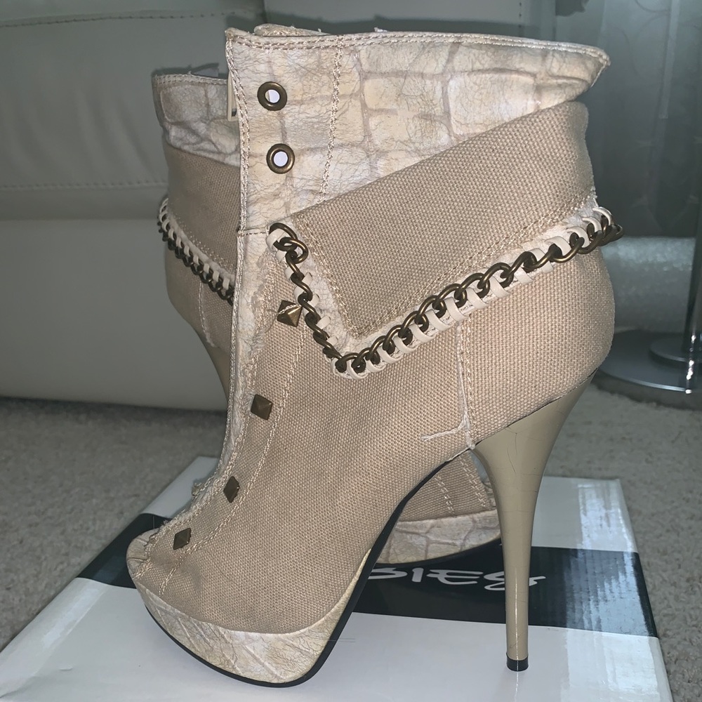 Ankle booties